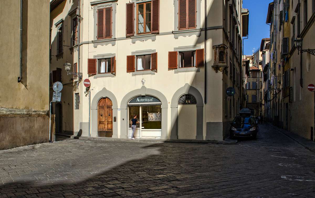 Autentiqua art studio in Santo Spirito - Florence Italy